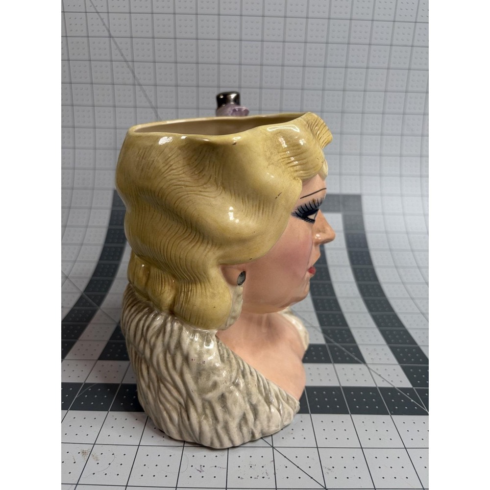 Royal Doulton Character Jug Large Mae West D6688 The Celebrity Collection - Picture 4 of 7